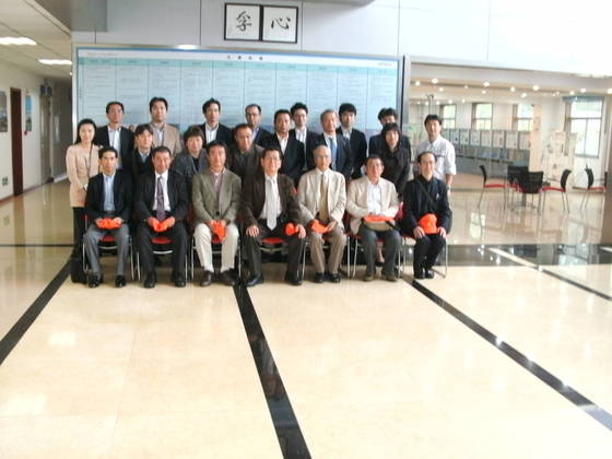 日立産機さんで全員写真
