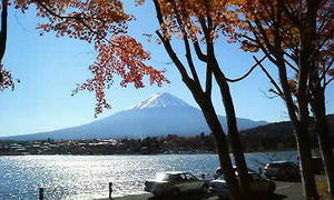 富士と河口湖の紅葉
