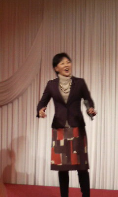 ふるさとを熱唱するヤンジンさん