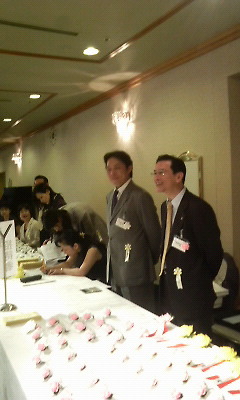 受付の花と井田さん