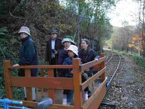 糠平湖畔の廃線後に施設されたトロッコ電車
