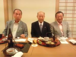 発起人の石原健三先生、新堀先生、大槻連合会最高顧問