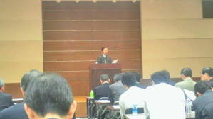 国分慶応大学法学部教授の講演風景