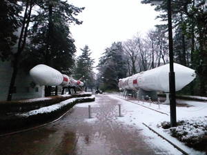 雪の中のロケット