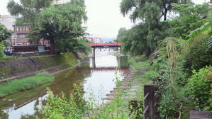 高山市を流れる宮川と中橋