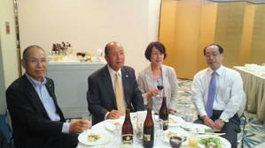 宮尾総務委員長と山本、村上、半沢の各氏