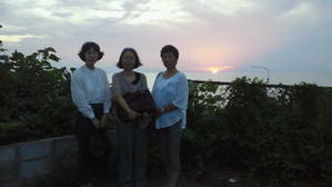 美女と夕日