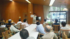 講師の春原氏