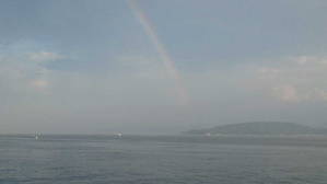 瀬戸内海にかかる「虹」