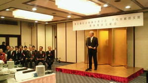 懇親会で穴澤さんを紹介した段下支部長