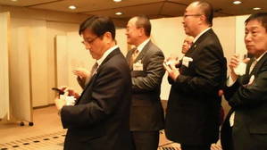 演奏を楽しむ大野会長たち