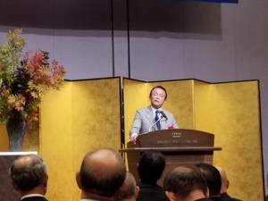 講演される麻生財務大臣