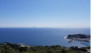 伊豆稲取から七島を望んで