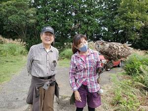 女性の鷹匠