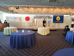 懇親会で挨拶される吉田理事長